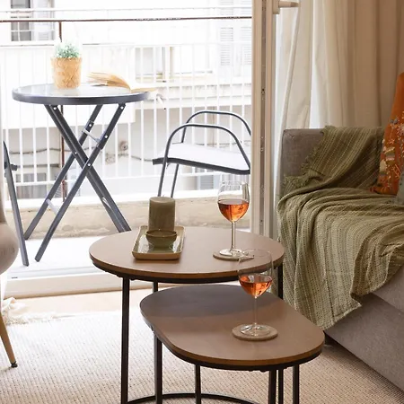 Superior 3br, 3kingbeds, Center, Balcony *
