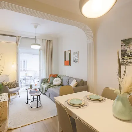 Superior 3br, 3kingbeds, Center, Balcony شقة