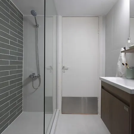 Superior 3br, 3kingbeds, Center, Balcony شقة سالونيك